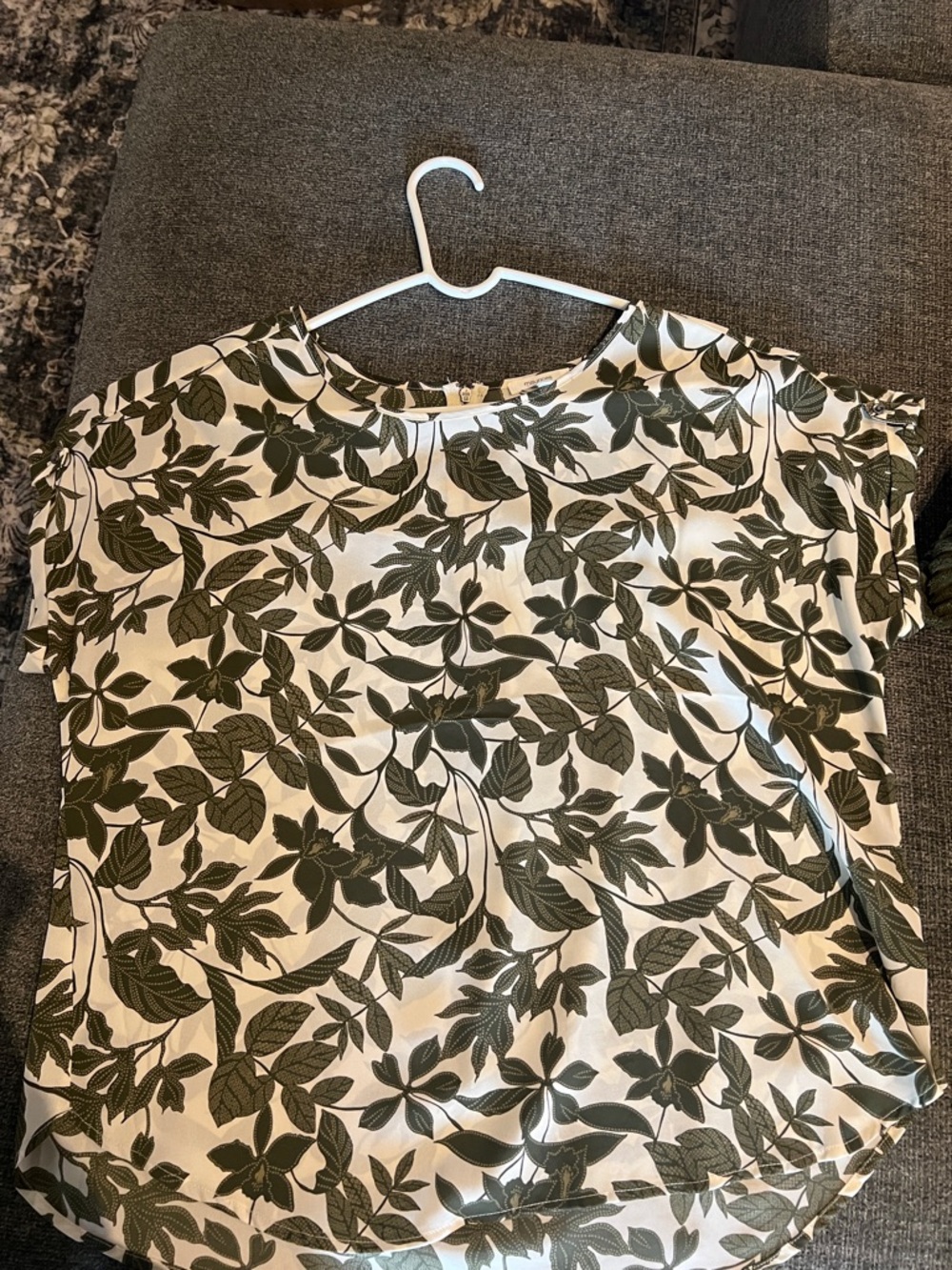 Short sleeve Silky blouse